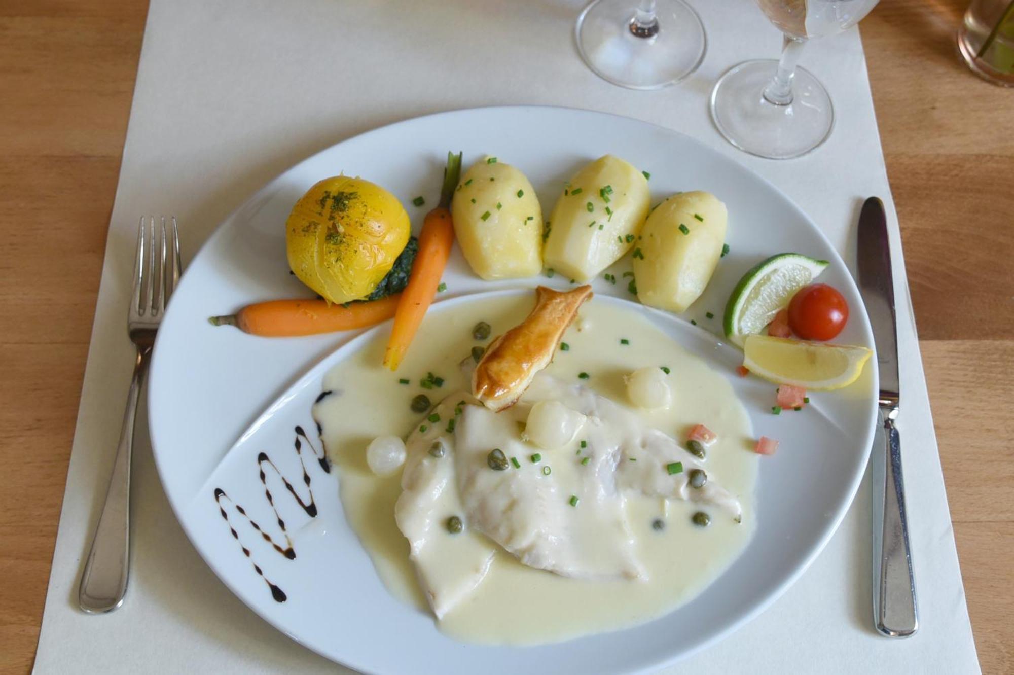 Couvet Hotel De L'Aigle מראה חיצוני תמונה