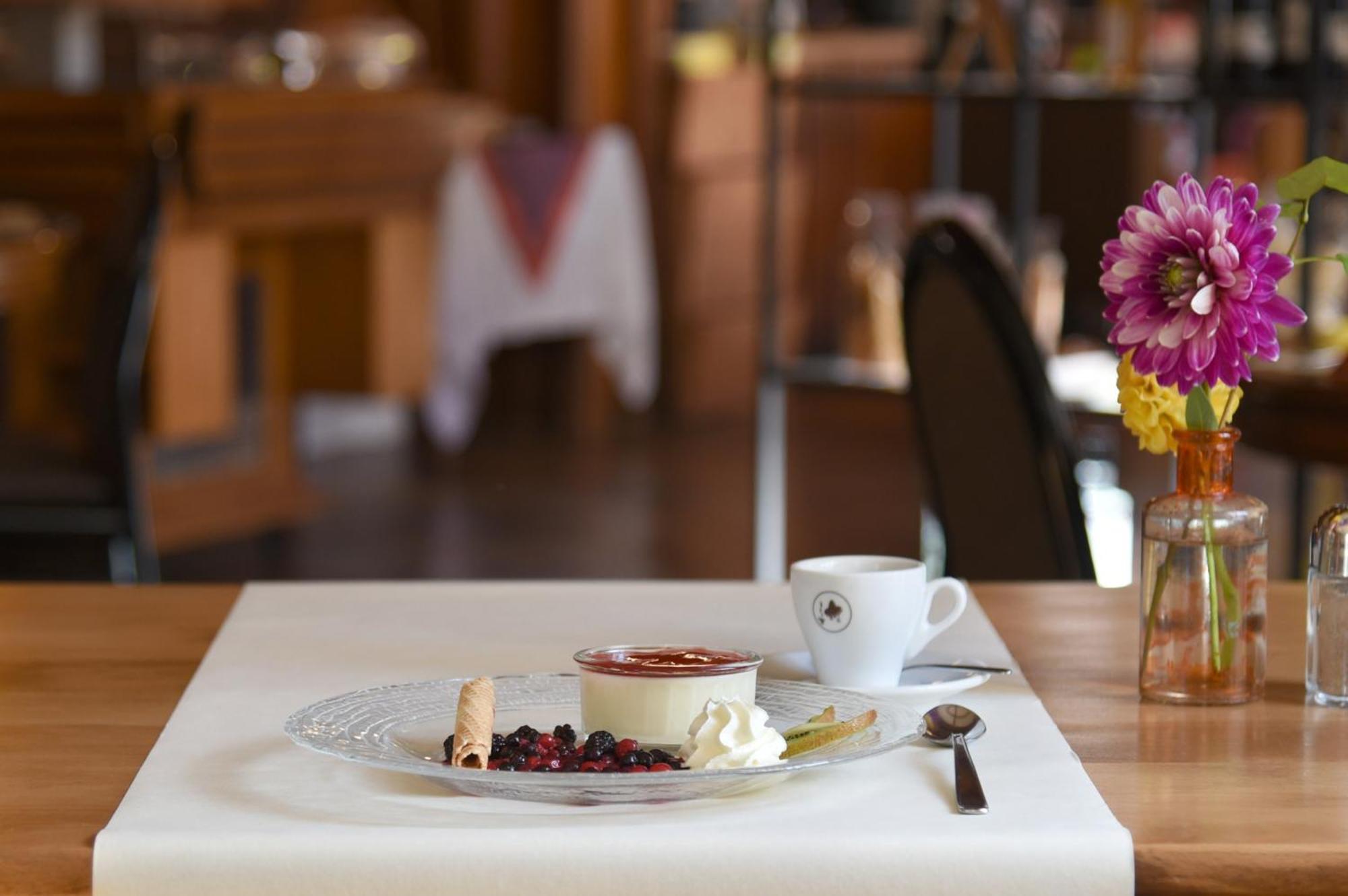 Couvet Hotel De L'Aigle מראה חיצוני תמונה