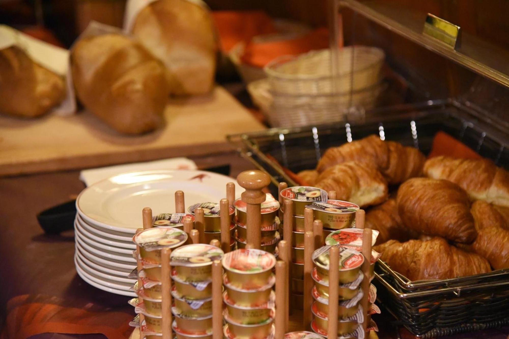 Couvet Hotel De L'Aigle מראה חיצוני תמונה