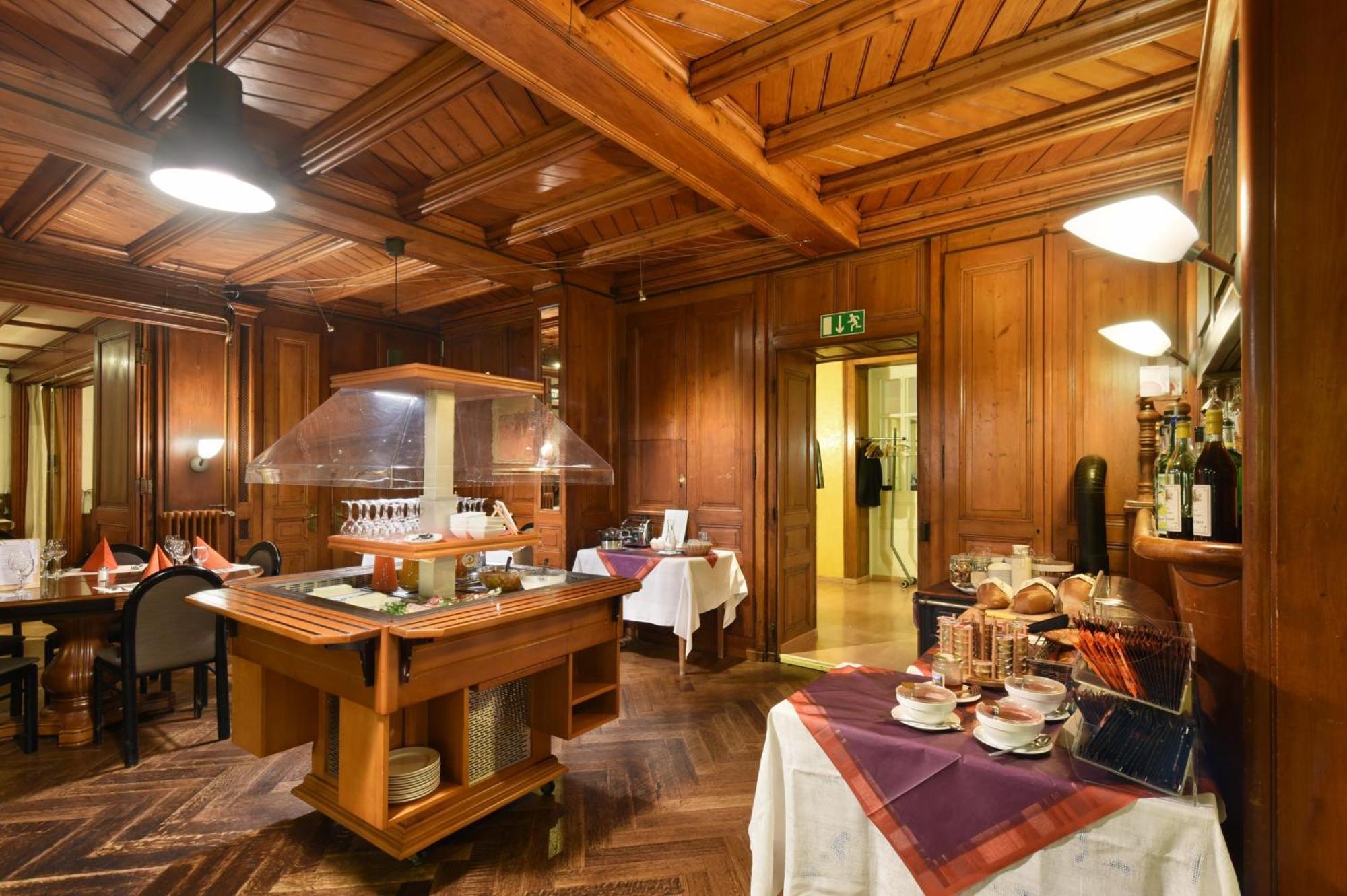 Couvet Hotel De L'Aigle מראה חיצוני תמונה